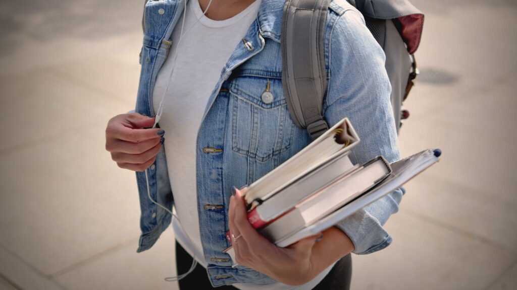 3 Simple Ways to Reach College Students